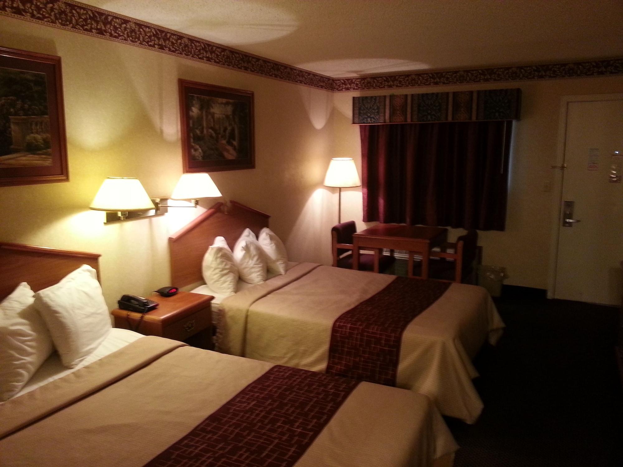Days Inn & Suites By Wyndham Монро Екстериор снимка