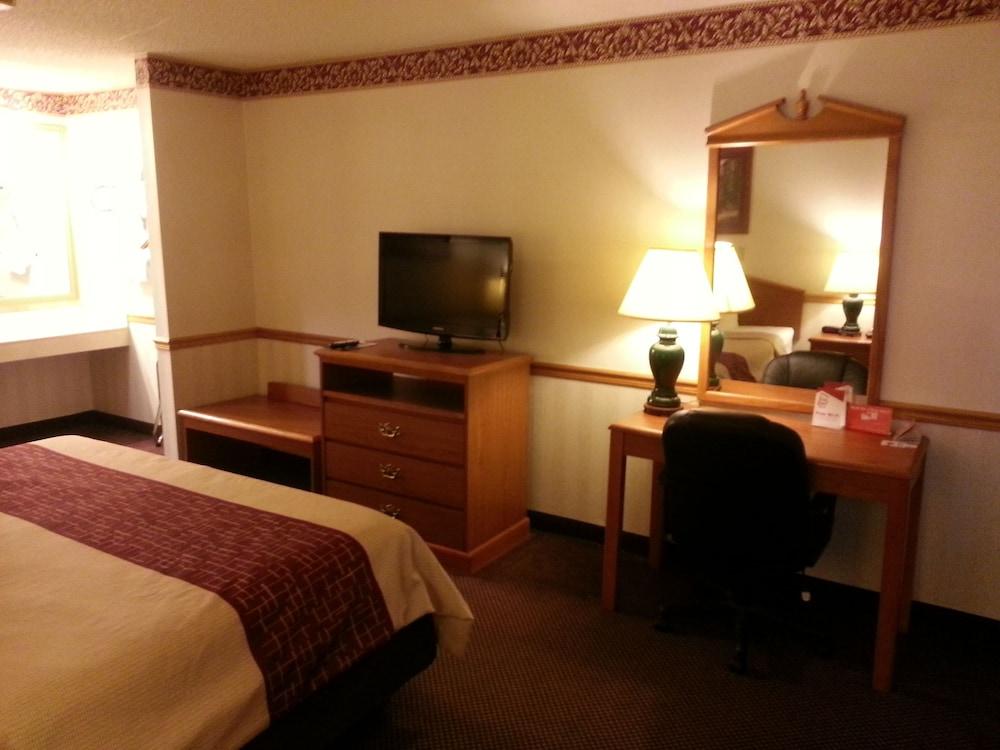 Days Inn & Suites By Wyndham Монро Екстериор снимка
