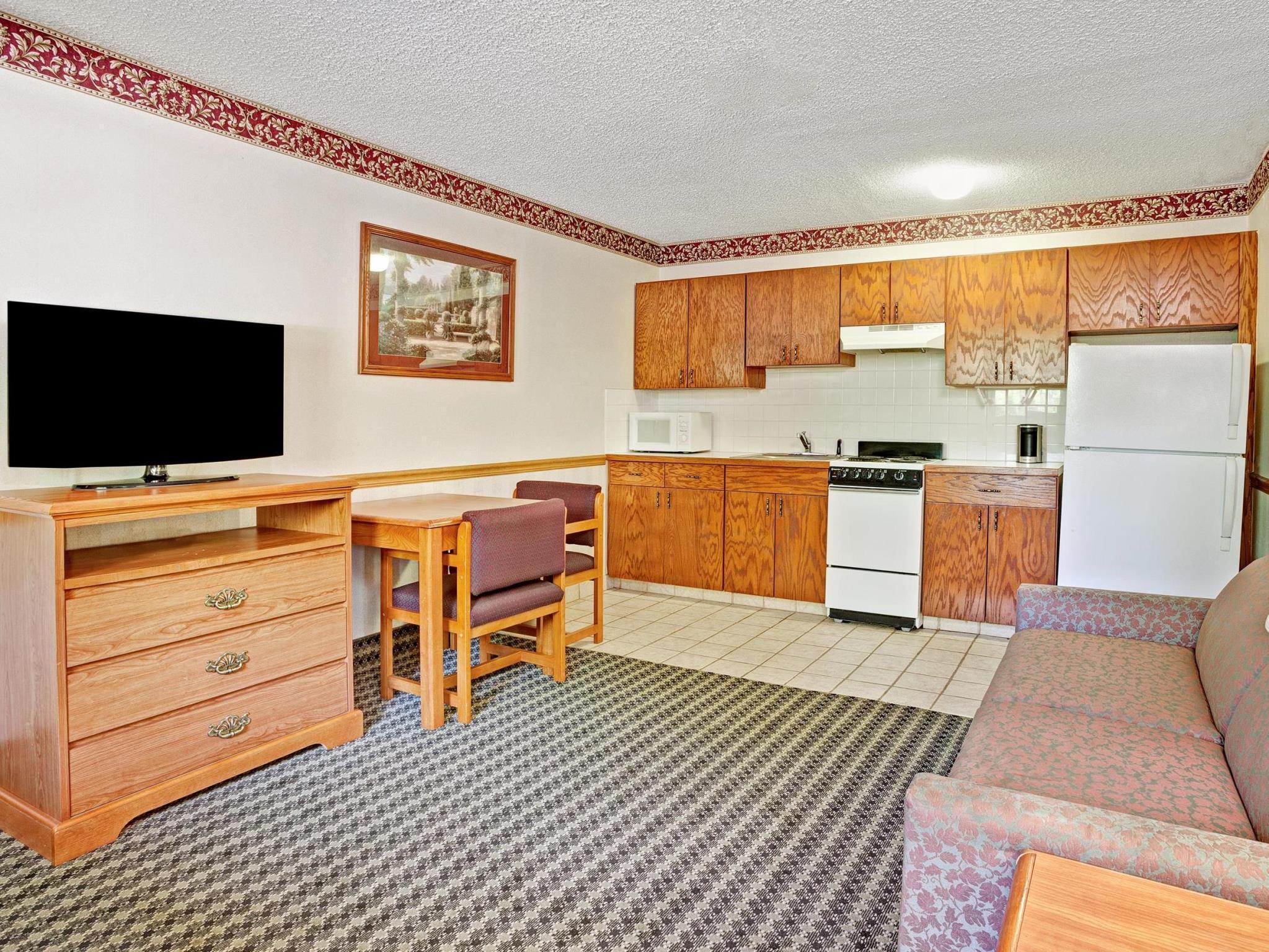 Days Inn & Suites By Wyndham Монро Екстериор снимка