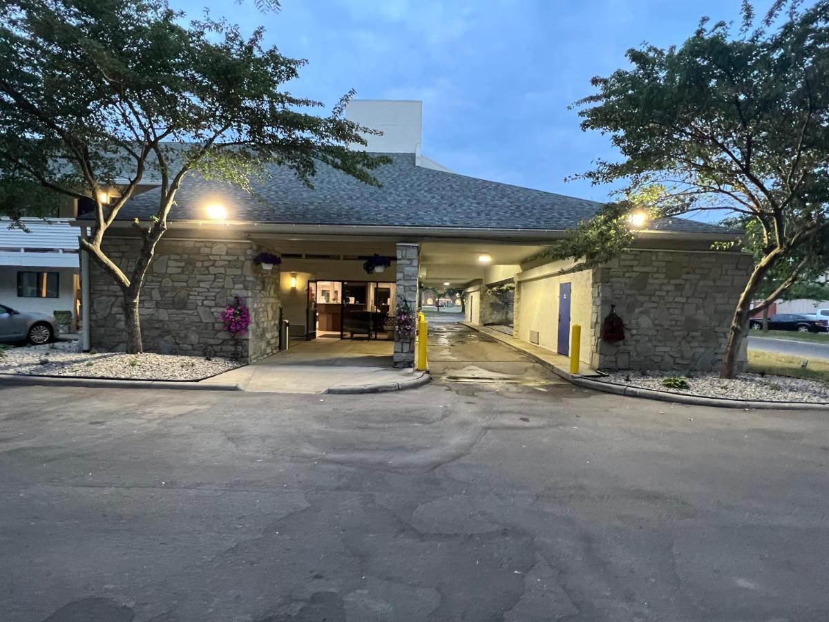 Days Inn & Suites By Wyndham Монро Екстериор снимка