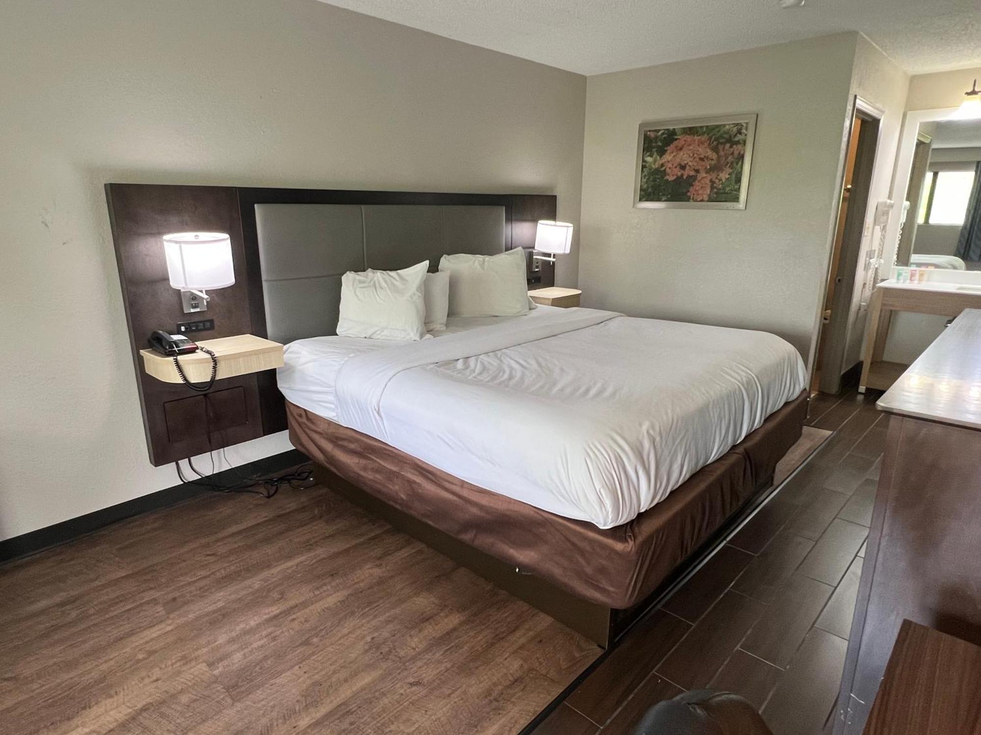 Days Inn & Suites By Wyndham Монро Екстериор снимка