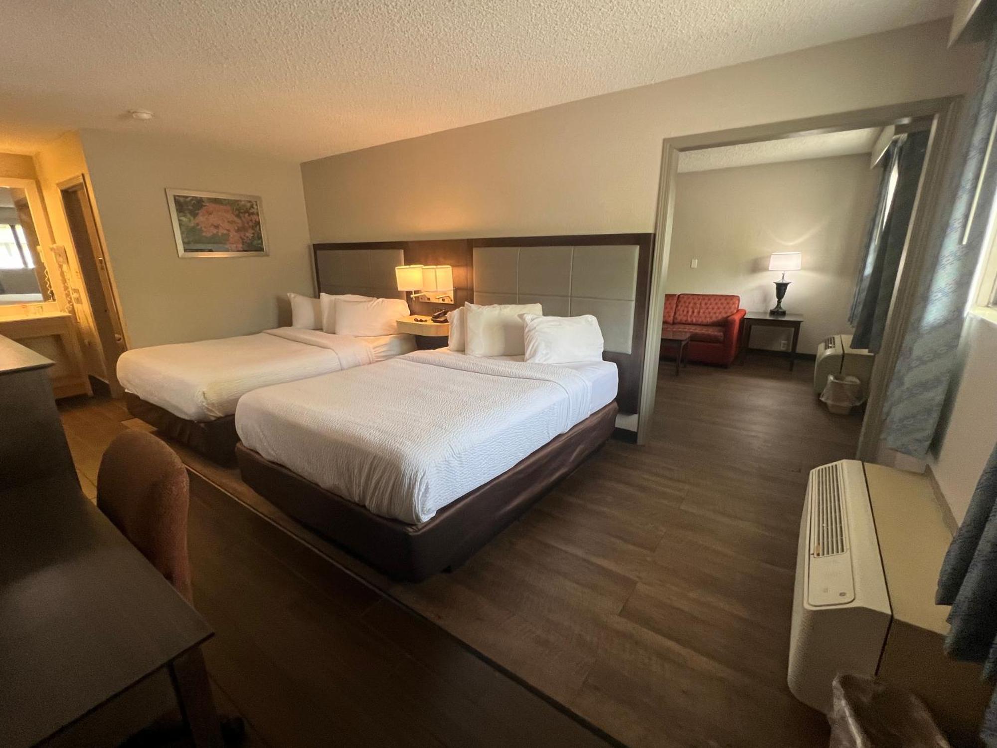Days Inn & Suites By Wyndham Монро Екстериор снимка