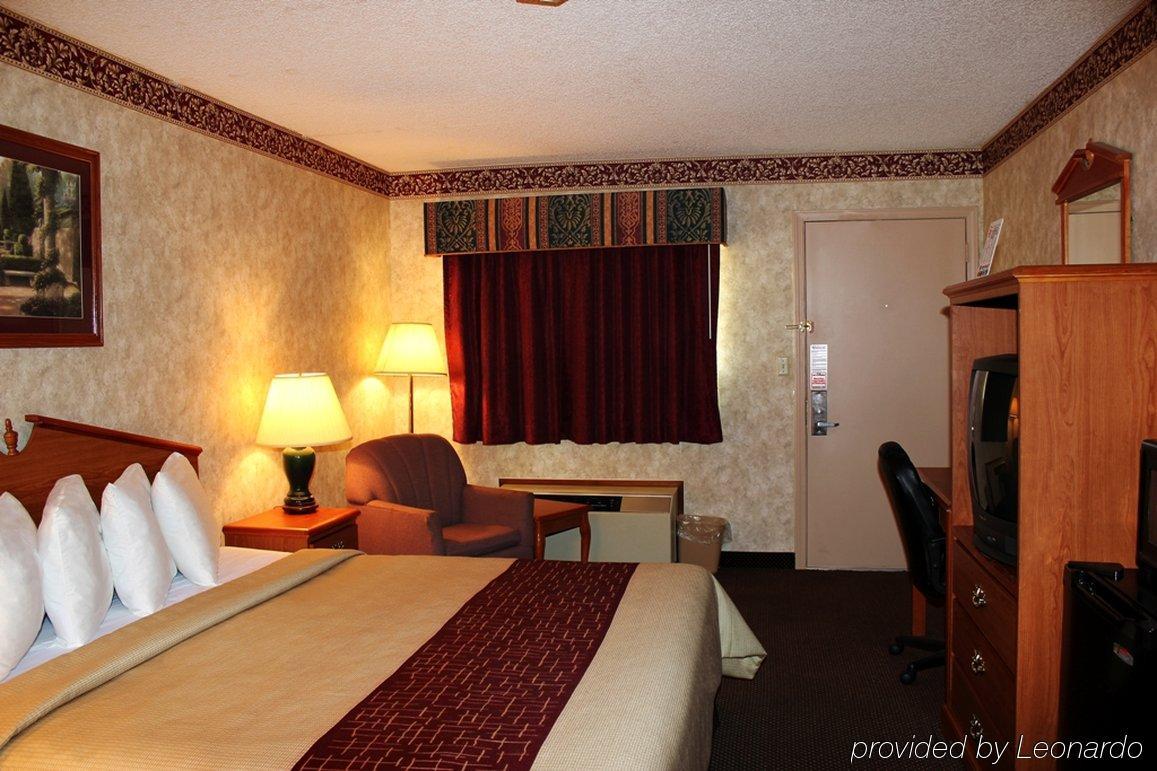 Days Inn & Suites By Wyndham Монро Стая снимка