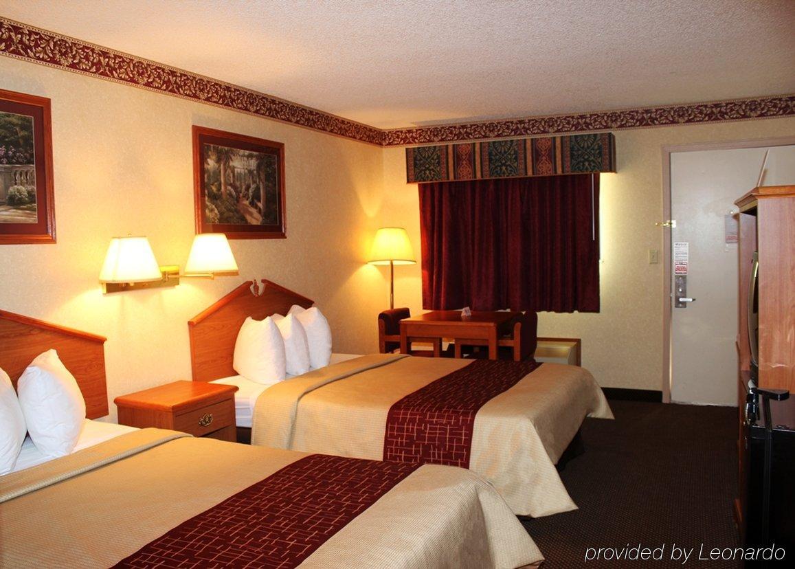 Days Inn & Suites By Wyndham Монро Стая снимка