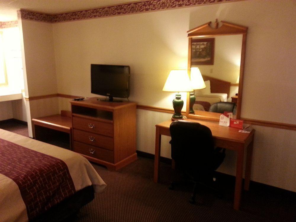 Days Inn & Suites By Wyndham Монро Екстериор снимка