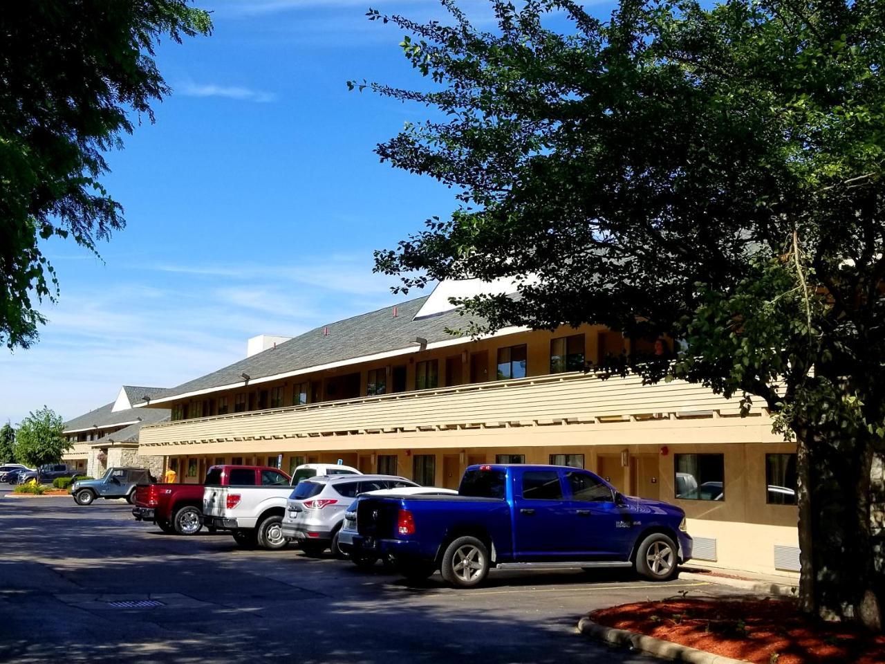 Days Inn & Suites By Wyndham Монро Екстериор снимка