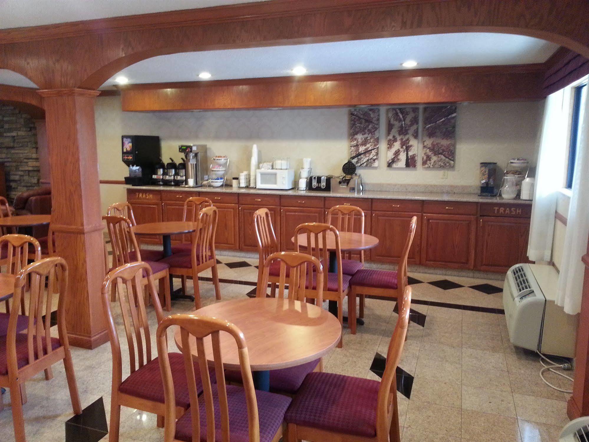 Days Inn & Suites By Wyndham Монро Екстериор снимка